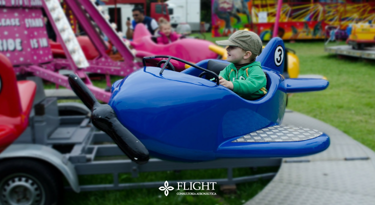 É de pequeno que a gente se apaixona por voar - que tal compartilhar essa paixão com os seus filhos?