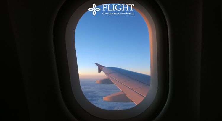 Todos os detalhes de uma aeronave são calculados para que haja mais segurança durante o voo, inclusive o formato e materiais das janelas.