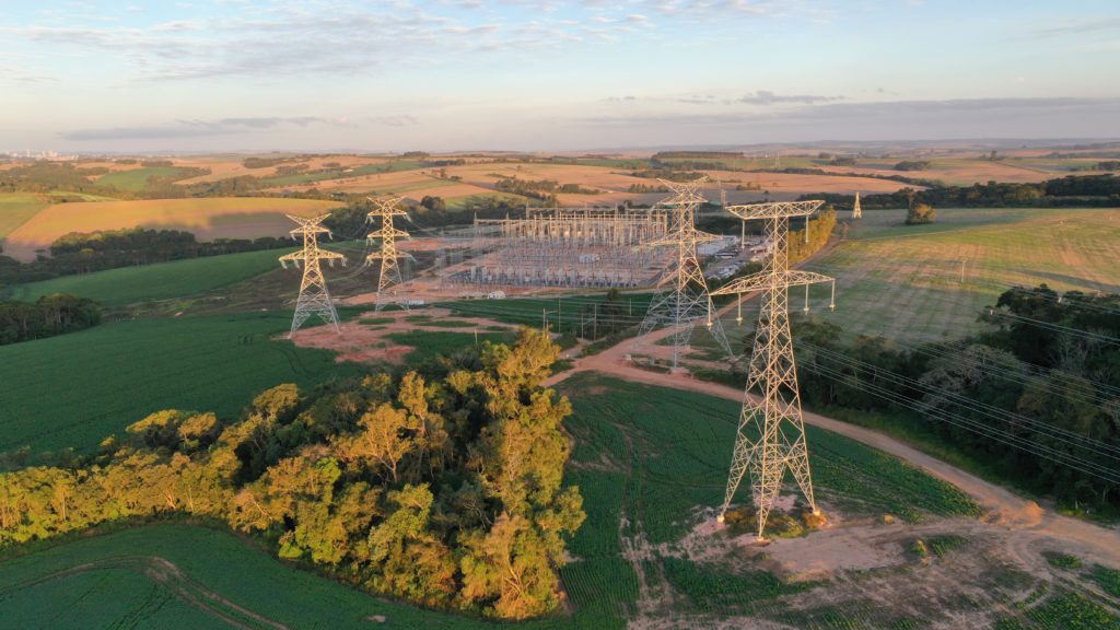 Linhas de transmissão de energia elétrica no Paraná
